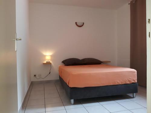 Una cama o camas en una habitación de Villa Cap Azur