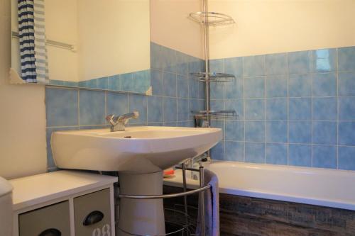 Ένα μπάνιο στο LILWENN