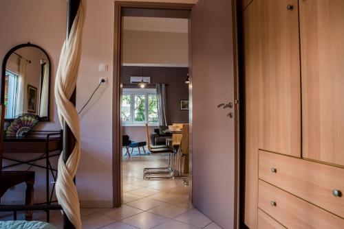 a hallway with a door leading to a dining room at ANAFIS COMFORT in Athens