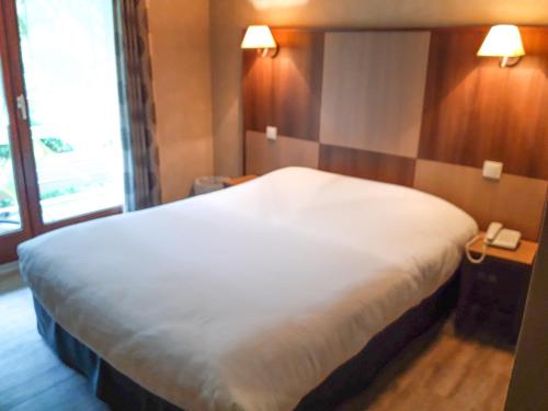 Ένα ή περισσότερα κρεβάτια σε δωμάτιο στο Hotel Alicia Auray Le Bono