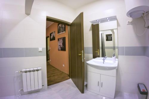 Ett badrum på City Break Rooms Zagreb