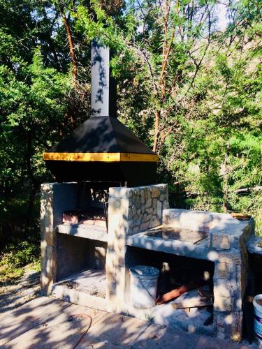 a stone oven with a stove top in a yard at Casa Alma del Elqui Paihuano in Paihuano