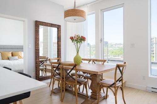 a dining room with a table and chairs at Le Se7t Penthouses in Montréal
