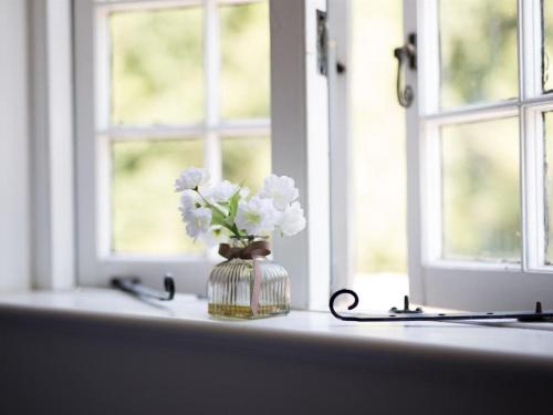 A bathroom at The Roebuck Inn 