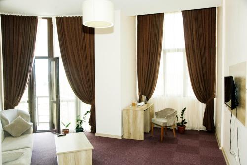 TV a/nebo společenská místnost v ubytování Hotel Grand