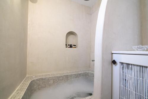 Santorini Crystal Blue Boutique Hotel tesisinde bir banyo