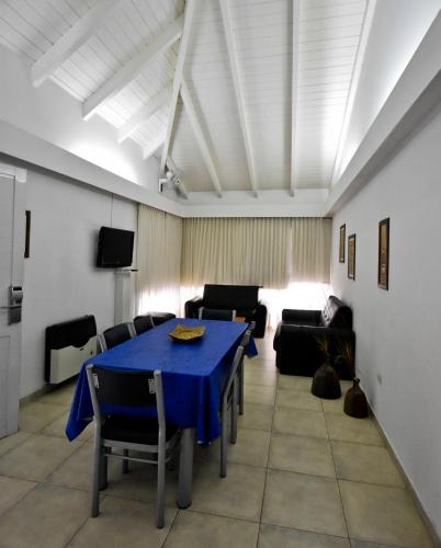TV a/nebo společenská místnost v ubytování Villa La Font Apart Hotel & Spa