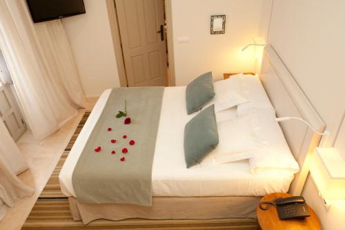 a bedroom with a bed with red cherries on it at Balcón de Córdoba in Córdoba
