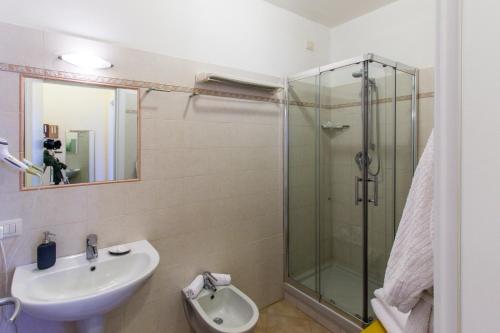 A bathroom at Casa Vacanze Isophylla