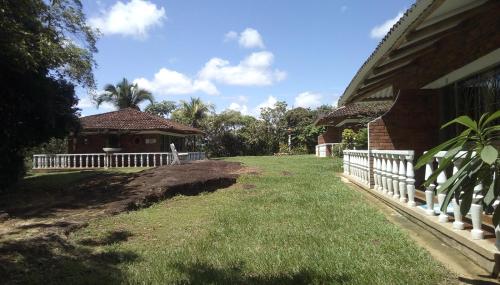 Taman di luar Hotel Campestre Luna Roja