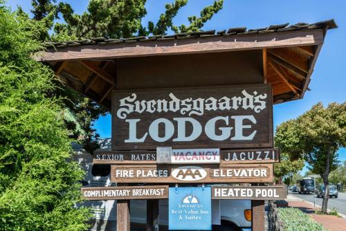 Svendsgaard's Lodge- Americas Best Value Inn & Suitesに飾ってある許可証、賞状、看板またはその他の書類
