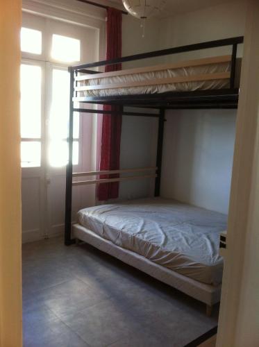 En eller flere senge i et værelse på Au coeur de bourg...