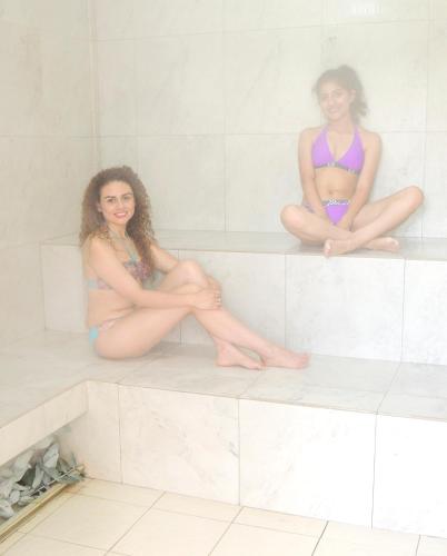 two women sitting on the ledge of a bathtub at La Casta in Patate