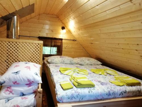 Katil atau katil-katil dalam bilik di Ainja Puhkemaja