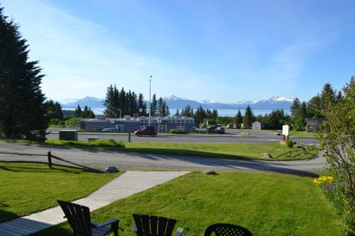 a park with chairs and a road with a parking lot at Pioneer Inn Downtown in Homer