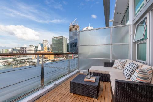 Bilde i galleriet til Penthouse apartment with stunning Harbour views i Auckland