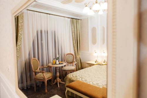 Ένα ή περισσότερα κρεβάτια σε δωμάτιο στο Hotel Raigond