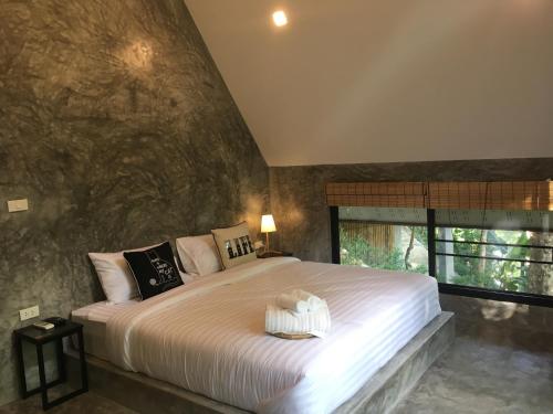 Postel nebo postele na pokoji v ubytování Baan Rai Me Rak Organic Farmstay