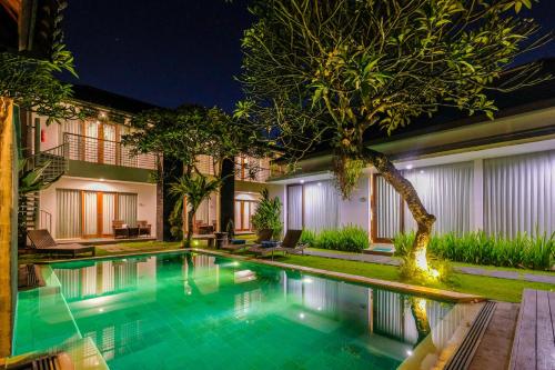 a swimming pool in a villa at night at Papillon Echo Beach in Canggu