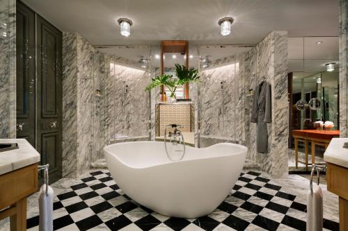 Rosewood Hong Kongにあるバスルーム