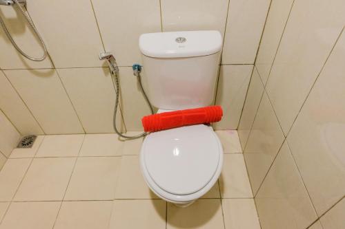 Koupelna v ubytování Comfortable Living 1BR at Asatti Apartment By Travelio