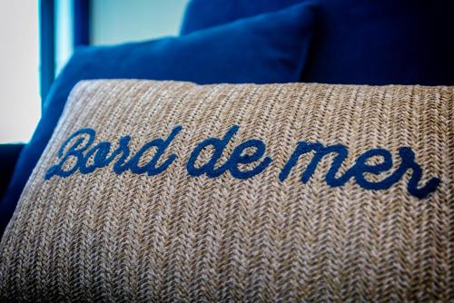 a blanket with the words build me inn on a couch at Manzoni Elements in Milazzo