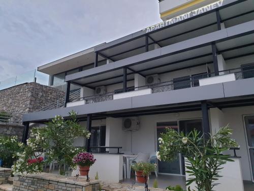 Gallery image of Apartments and Villas Janev in Star Dojran