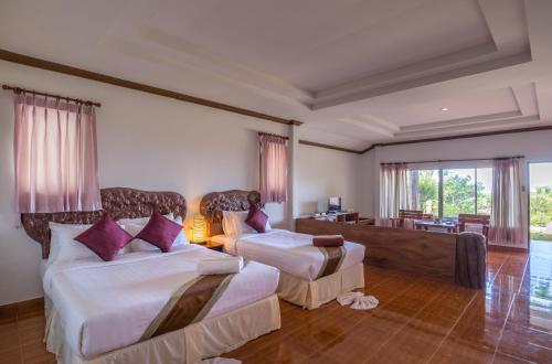 Ένα ή περισσότερα κρεβάτια σε δωμάτιο στο Lanta Manda Resort