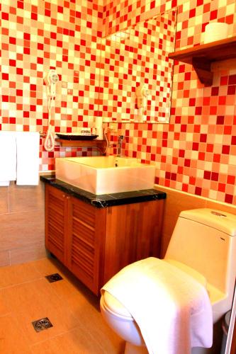 a bathroom with a sink and a toilet at Hualien Tourism Sugar Factory Hotel in Guangfu