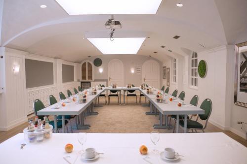 a long dining room with tables and chairs at Hotel Domizil in Ingolstadt