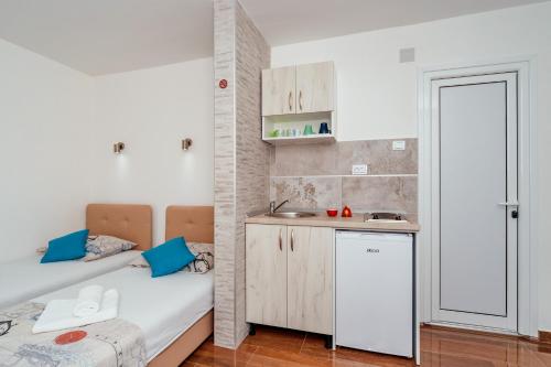 Kuchyň nebo kuchyňský kout v ubytování Apartmani Afterglow