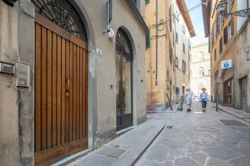 Romantic Pitti by Mmega