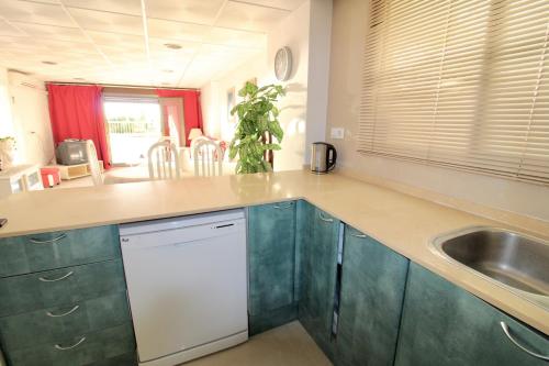 Kuchyň nebo kuchyňský kout v ubytování Appartement Salou LOCARMAR - Toni Brusseles