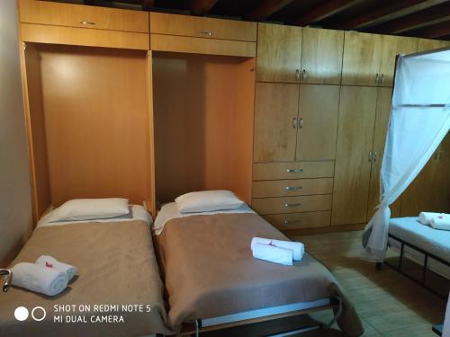 Postel nebo postele na pokoji v ubytování Savvas Studios