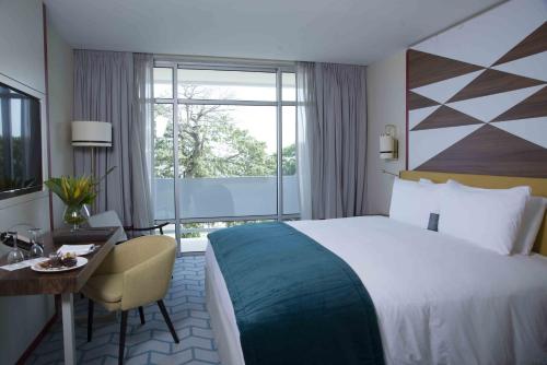 Postel nebo postele na pokoji v ubytování Sofitel Abidjan Hotel Ivoire