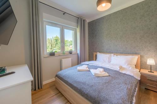 Säng eller sängar i ett rum på Apartament Tajemnica Izerska - 5D Apartamenty