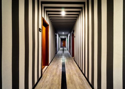 a hallway with black and white stripes on the wall at SL'otel Budget in Bernburg