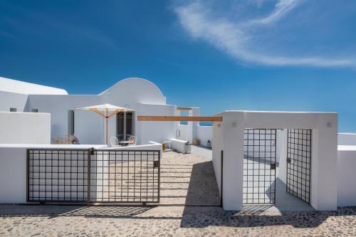 a gate on the roof of a house at MILESTONE VILLAS in Megalokhori