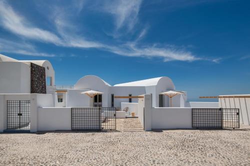 a white house on the beach with a blue sky at MILESTONE VILLAS in Megalokhori