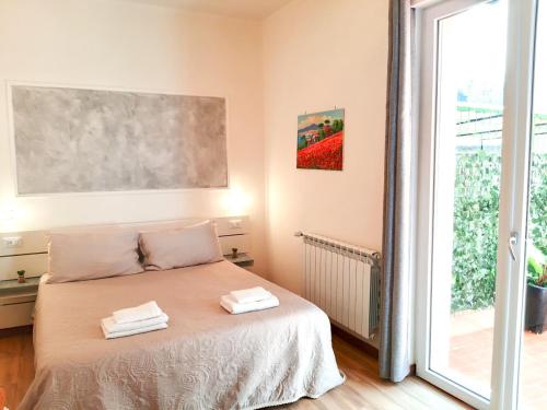 a bedroom with a bed with two towels on it at Aurora 5 Terre in La Spezia