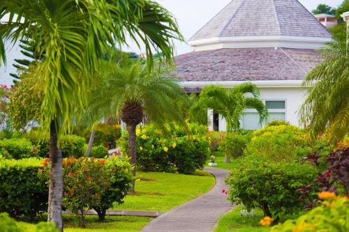 Gallery image of Coyaba Beach Resort in Saint Georgeʼs