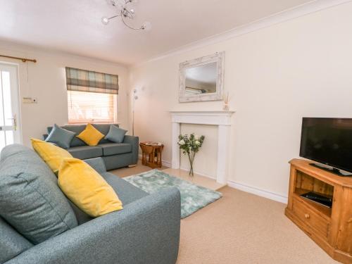 17 Fewster Way