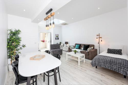Χώρος καθιστικού στο Aquitain Home chambre studio appartement Gare Saint Jean