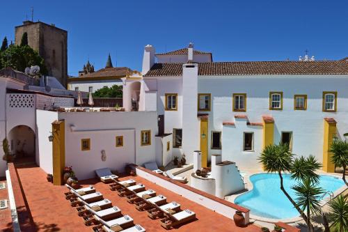 an aerial view of a hotel with a swimming pool at Pousada Convento de Evora in Évora