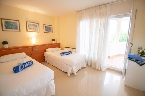 Ένα ή περισσότερα κρεβάτια σε δωμάτιο στο ARENDA Pino Alto Villa Poma