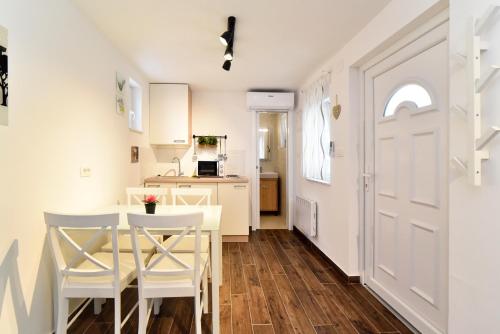 a kitchen and dining room with a table and chairs at Hostel Temza in Zagreb