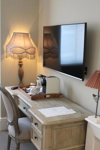 Televisyen dan/atau pusat hiburan di The Hayden Pub & Rooms