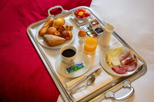 Налични за гости опции за закуска в Hôtel Mermoz