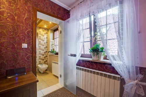 Koupelna v ubytování Pokoje Gościnne Murowanka