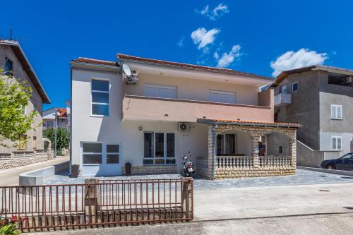 2sis apartments